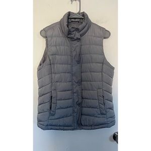 ✨SOLD✨Gap Factory x Women’s Gray Puffer Vest